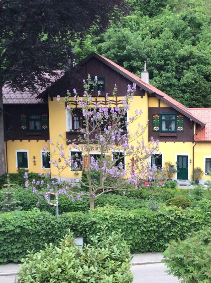 Villa Kreuthhof Appartements Клостернойбург Екстериор снимка