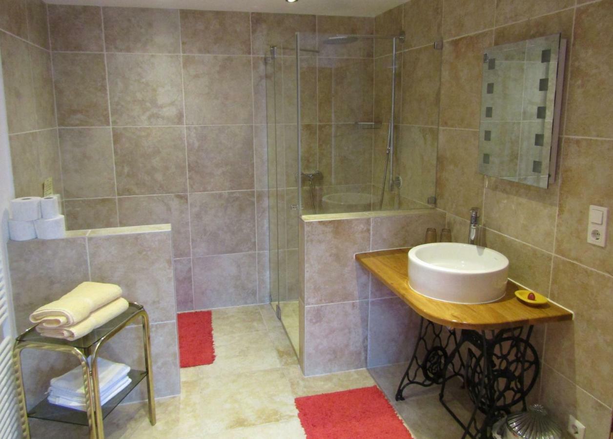 Villa Kreuthhof Appartements Клостернойбург Екстериор снимка